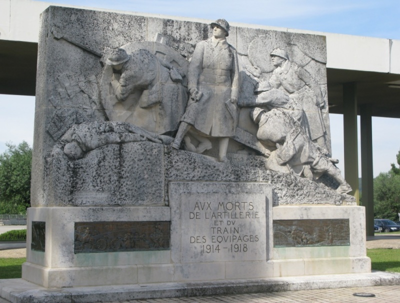Monument du Train des équipages et Artillerie à Draguignan Img_4010