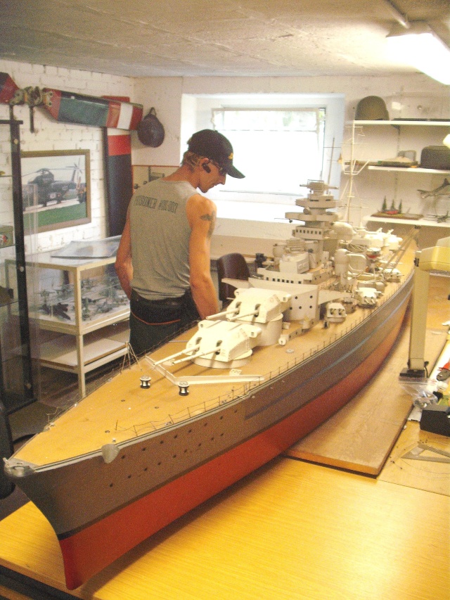 Restauration eines 1:67er Modells der "Bismarck". Dscf8520
