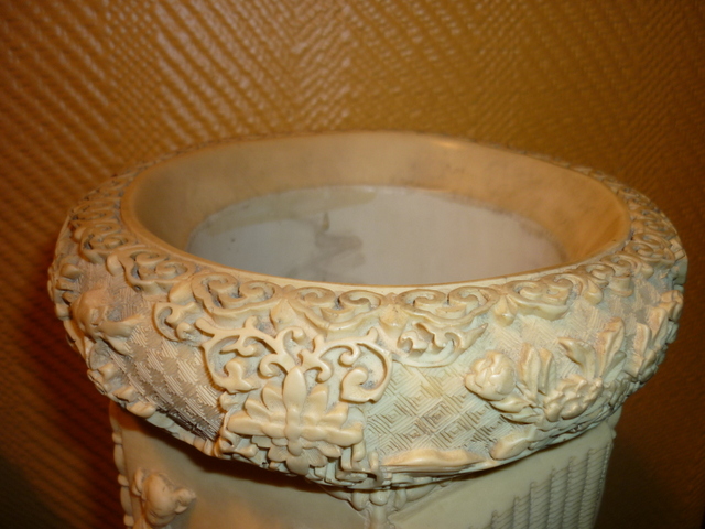 Paire de vases chinois récents en ivoirine ou resine P1460619