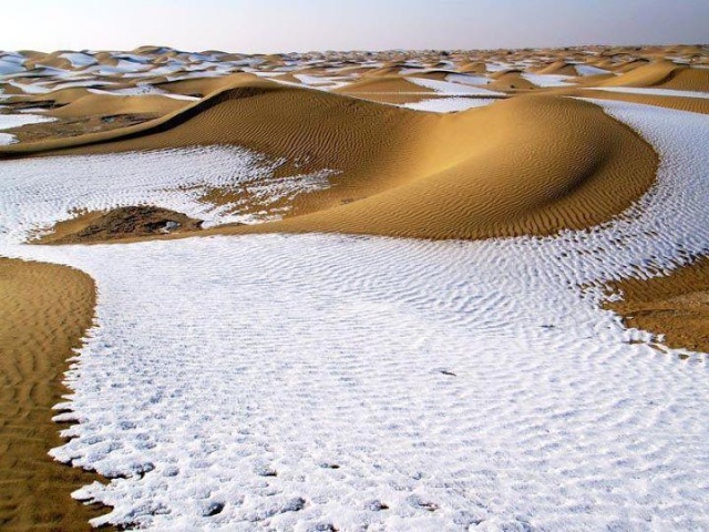 La neige sur le désert de l'Algérie 40859910
