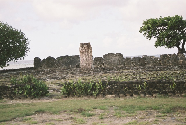 Monuments, gares, châteaux,... dans le monde - Page 6 Marae_10