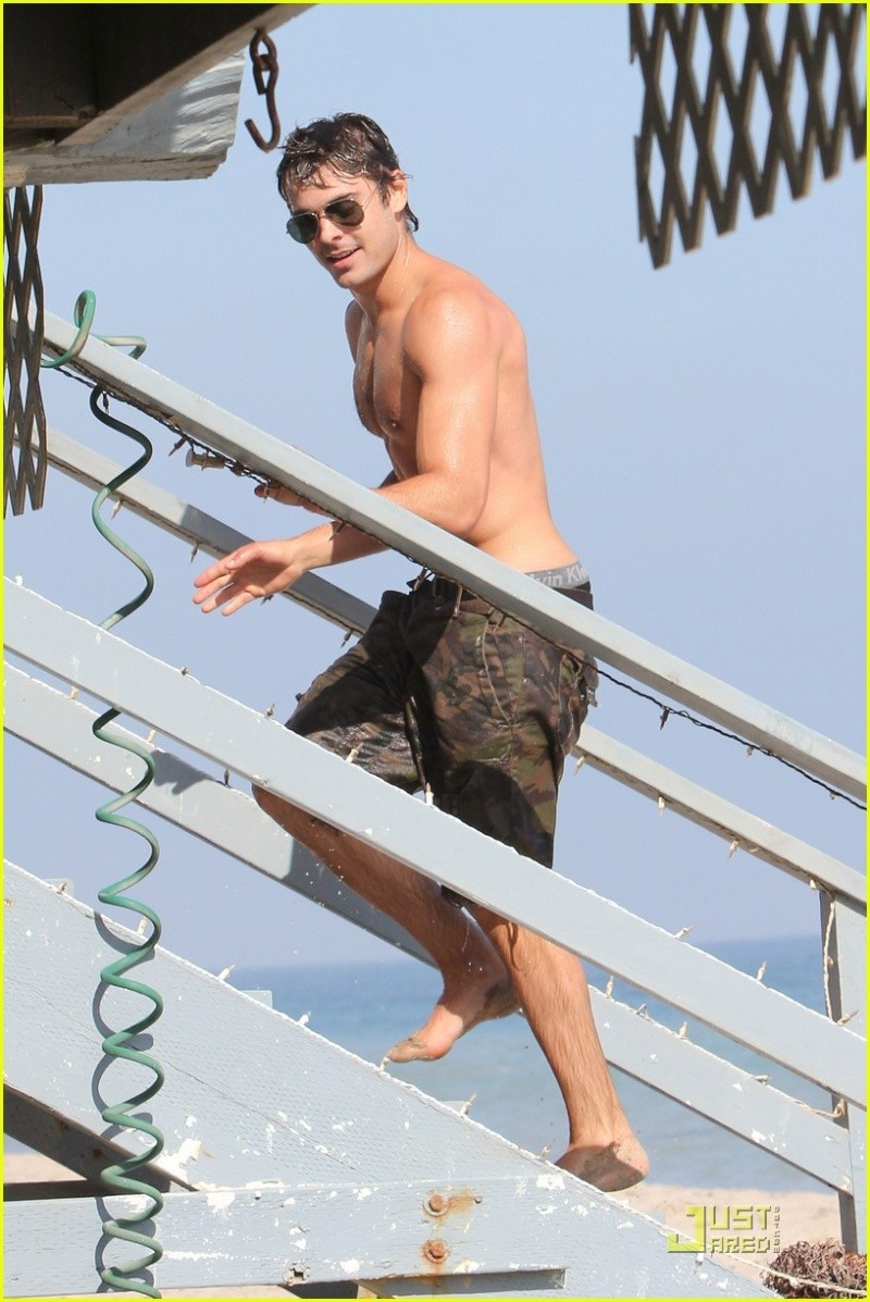 bei Ashley Tisdale´s Geburtstag (02.07.11) Zac-ef11