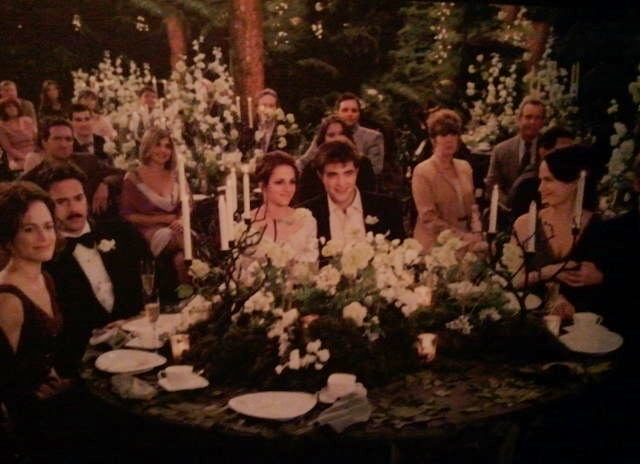 [Spoilers] Le mariage d'Edward et Bella et leur livre d'or - Page 3 Bd1_ma10