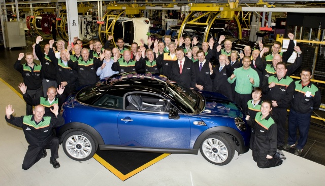 The all-new MINI Coupé rolls off the line in Oxford P9008012