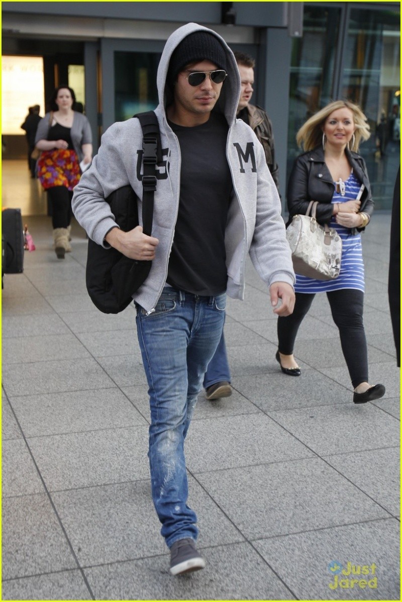 Airport London (21.04.12) Zac-e221