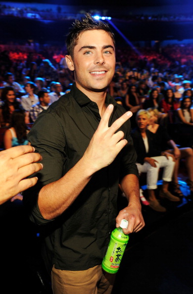 Teen Choice Awards 2012  Zac-e410