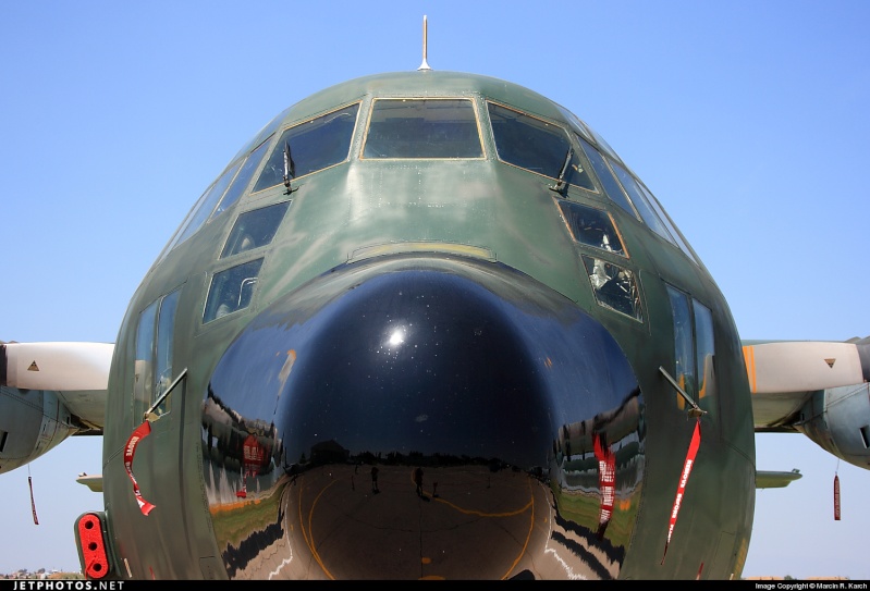 صور طائرات النقل والشحن الجزائرية [ C-130H/H30  /  Hercules ]  - صفحة 2 47496_10