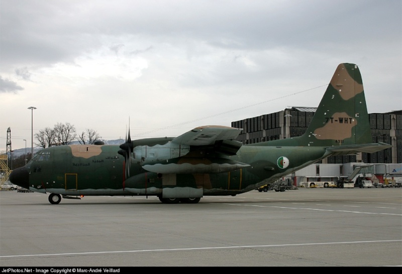 صور طائرات النقل والشحن الجزائرية [ C-130H/H30  /  Hercules ]  - صفحة 2 7twht11