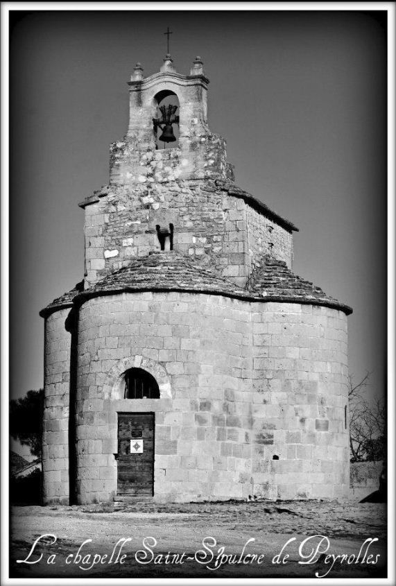 Le saint sepulcre de Peyrolles en Provence Captur10