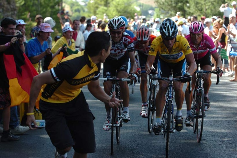 Les débiles ou autres abrutis sur les courses cycliste ....... Img_td14