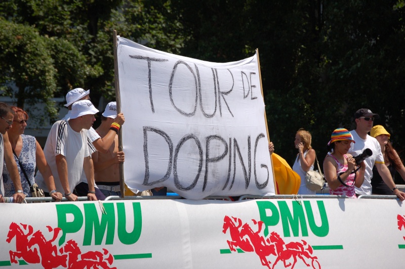 Les débiles ou autres abrutis sur les courses cycliste ....... Tour_d10