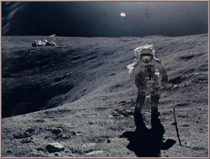 Des extraterrestres ont-ils survécu au crash de Roswell  - Page 2 Apollo10
