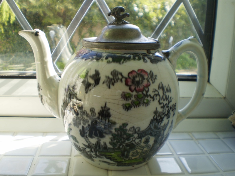 Teapot with Pewter Lid 20120511