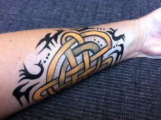 Just sharing a few Celtic knots :) Celtic11