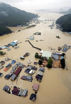 Typhon au Japon/ Typhoon in Japan 30250211