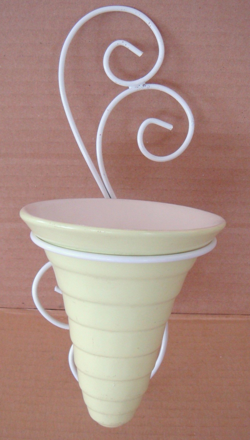 I can't find a number for this wall vase - It looks like this is the 581 Small Cone Dsc00630