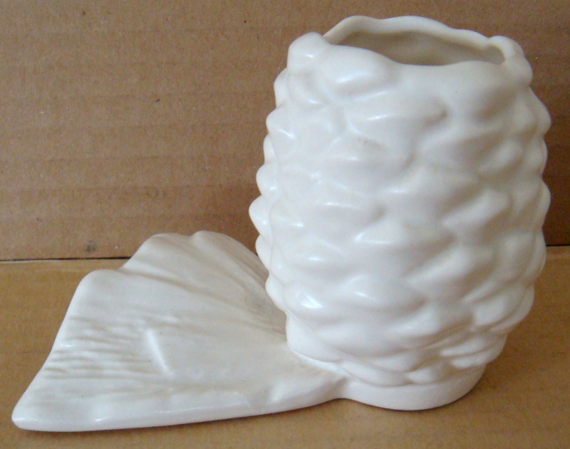 Titian Pinecone Vase V106 for the gallery Dsc00912