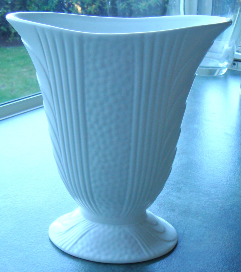 2107 Vase, same as Flair Art Pottery 369 Dsc00923