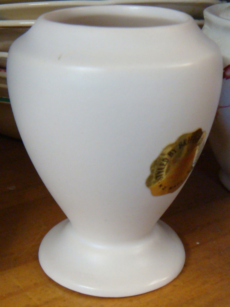 Unusual little vase looks like a Titian P series Dsc02926