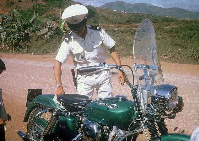 Police Nationale Sud Vietnam Whitem10