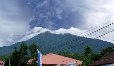 Eruption volcanique en Indonésie 4highr11