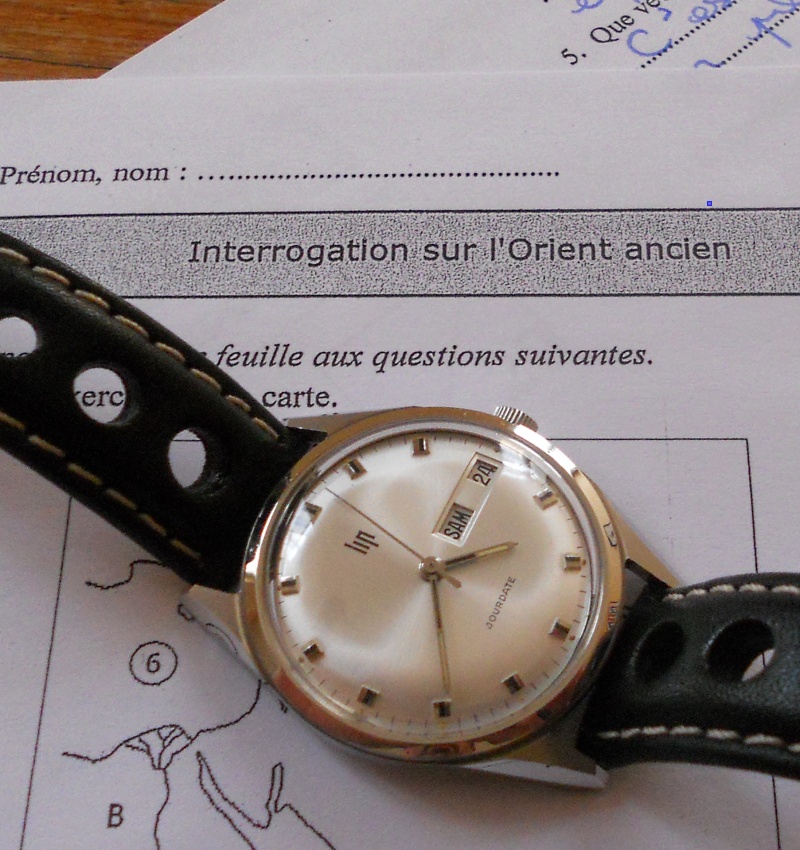 ***La Montre Datée du Jour!*** - Page 21 12112410