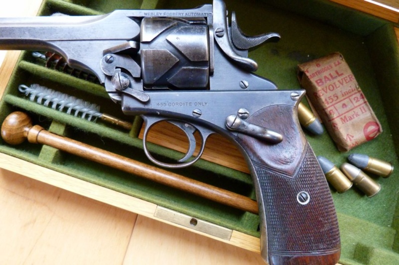 Révolver semi automatique Webley Fosbery en 455. 00615