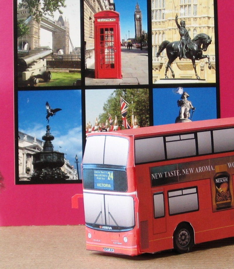 Busse aus vielen Ländern London10