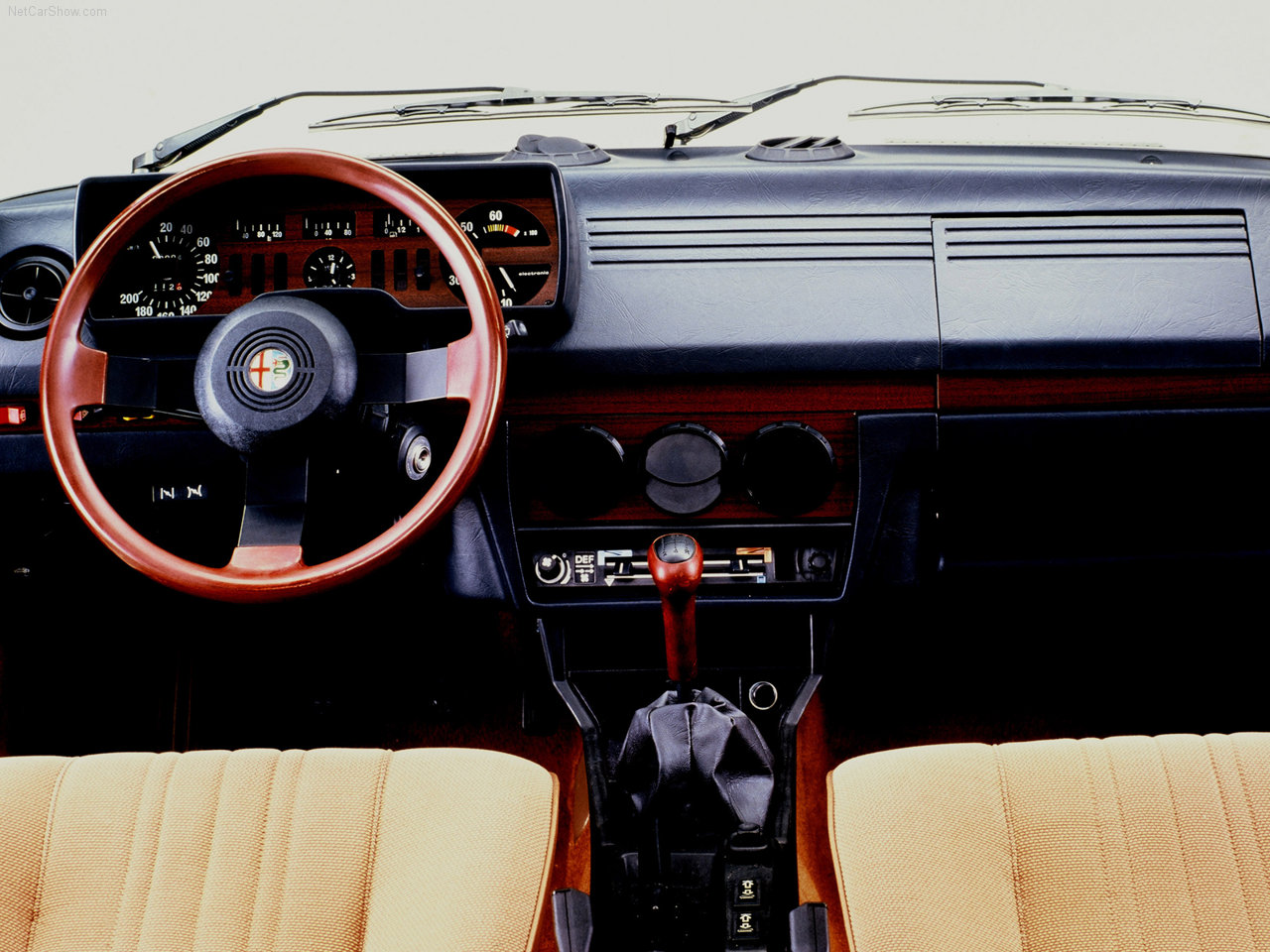 Alfa Romeo Alfetta - Découvrons ce modèle... Fbis10