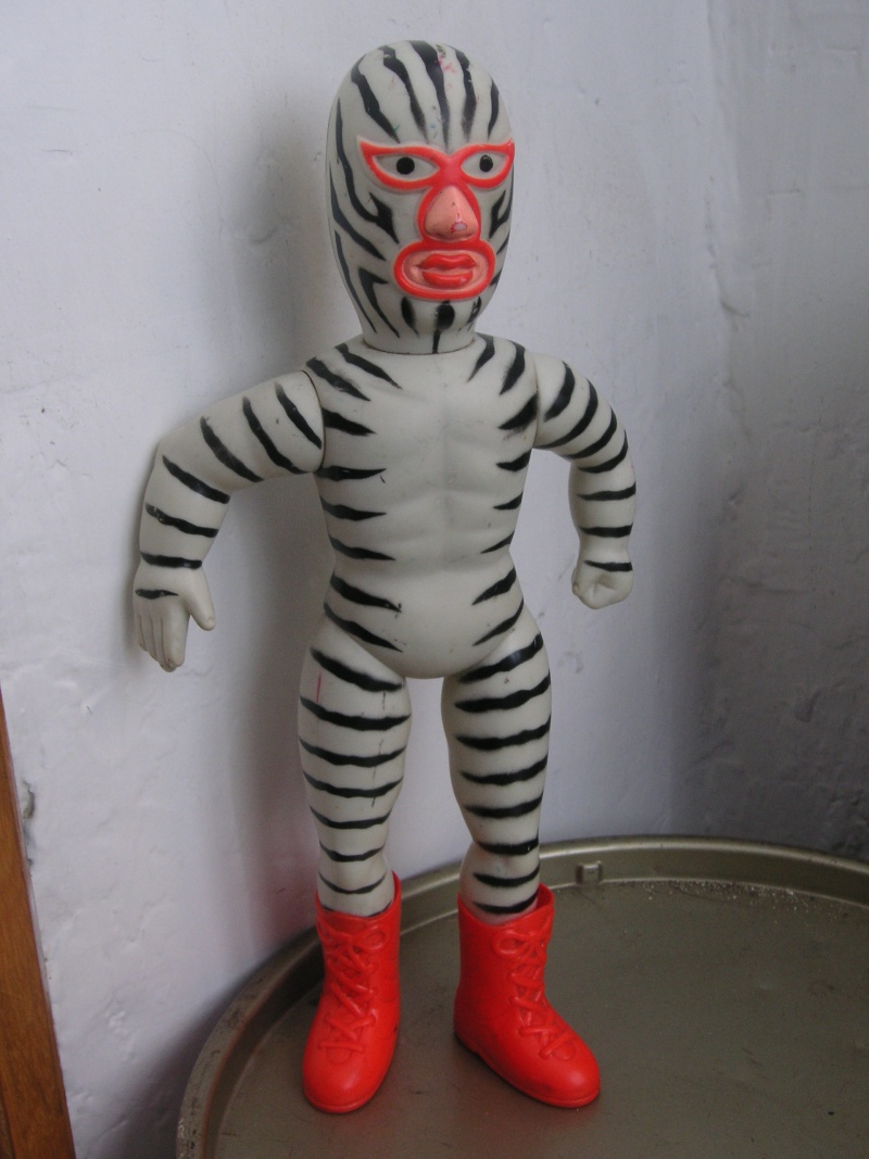 Recensione e catalogazione Vinili della serie  "Uomo Tigre" - Pagina 2 Zebra_10