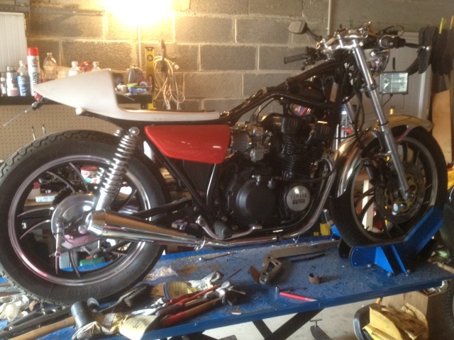 Suite...lancement projet café racer xj 400 Cid_c310