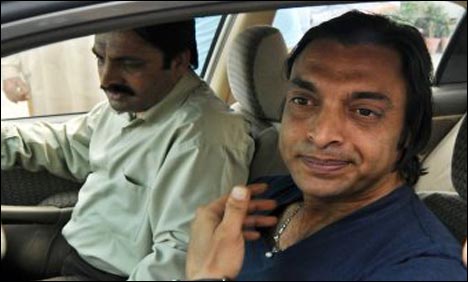 Shoaib Akhtar survives car accident in Pakistan 2-26-210