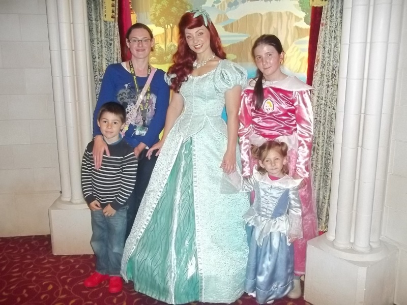 Photos avec les Personnages Disney - Page 37 100_3410