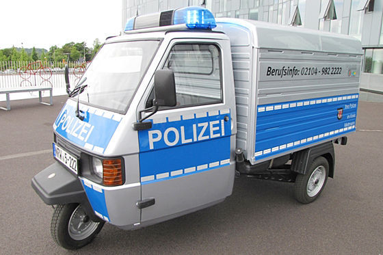 Regierung führt neue Polizei-Spezialwaffe gegen Roller- und Mokickfahrer ein Polize10