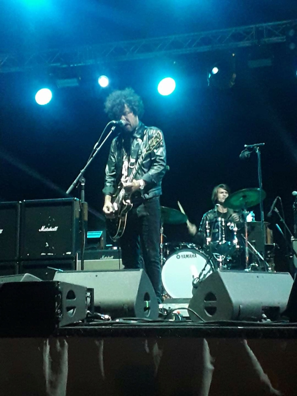 #### Yarol en concert hommage à Johnny au Castellet #### Fb_img12