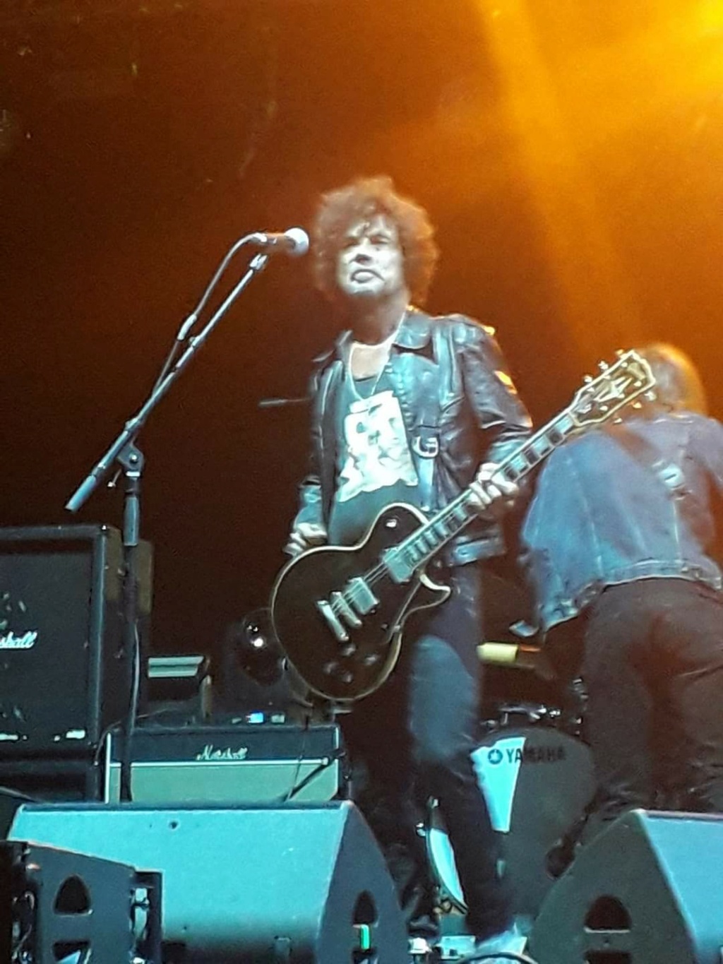 #### Yarol en concert hommage à Johnny au Castellet #### Fb_img15