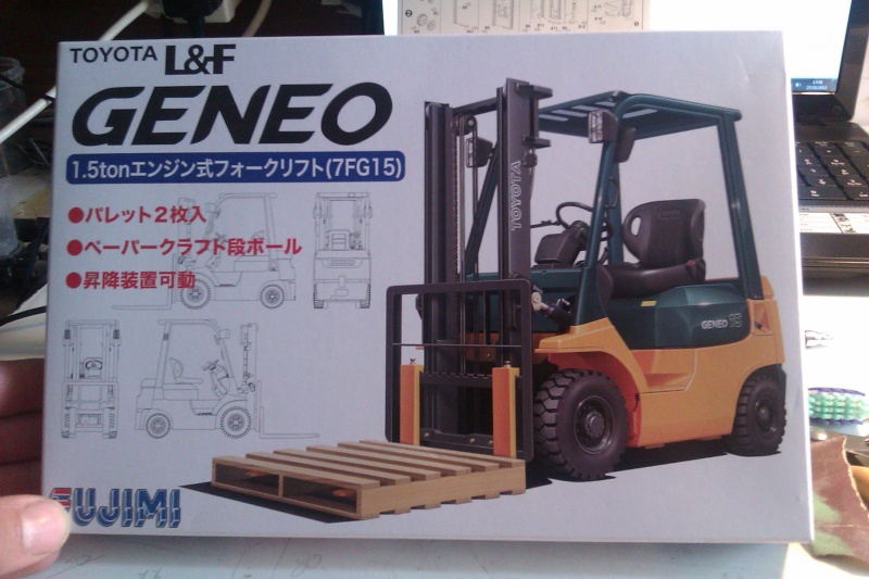 Fujimi Toyota Geneo Lifter 1/32 Imag0510