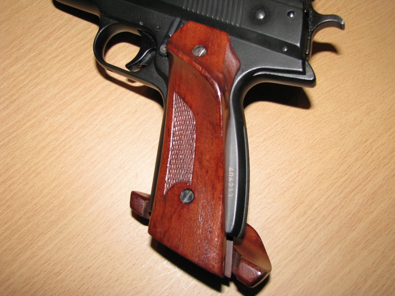 HW 45 et Plaquettes Colt 1911. Img_0126