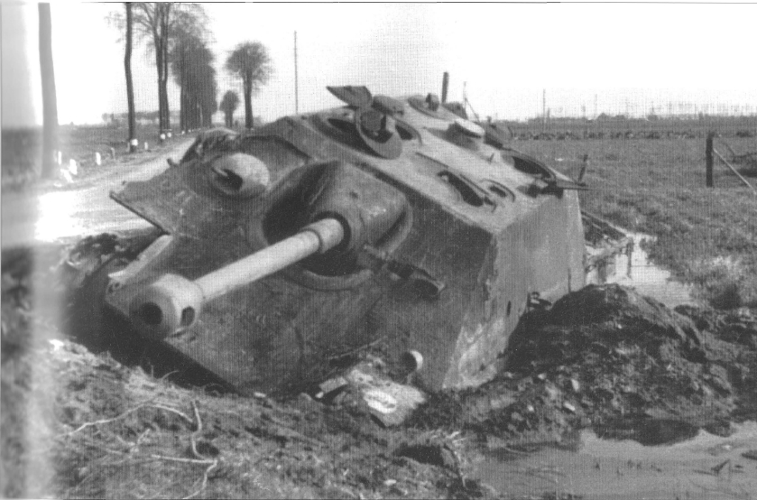 (Italieri)  Sd.Kfz. 173 Jagdpanther -- fini -- 15985110