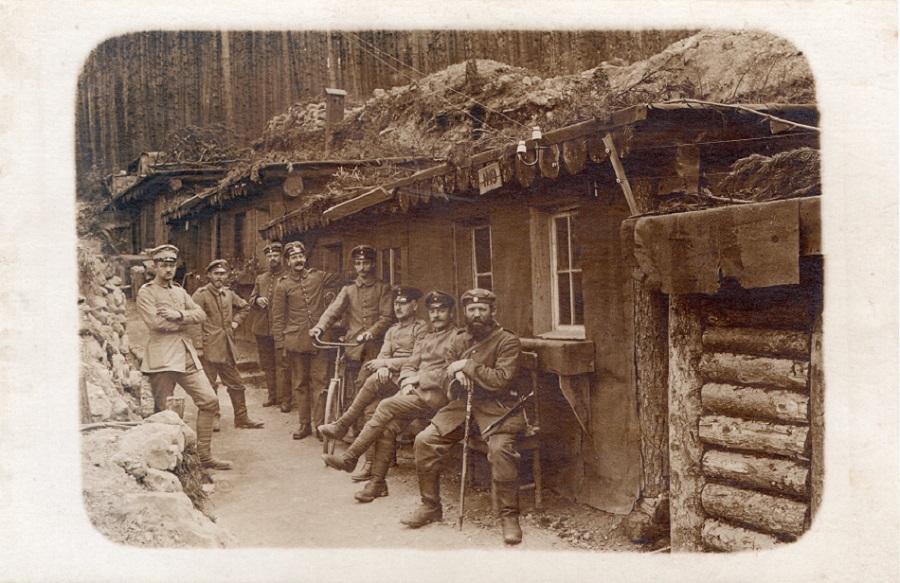 Soldats Bavarois devant un abri Img21135
