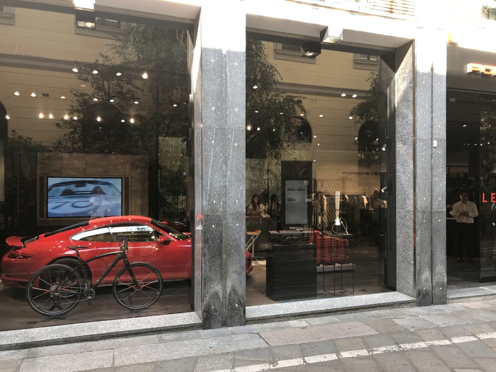 Pas très à l'aise dans les magasins PORSCHE Img_6811