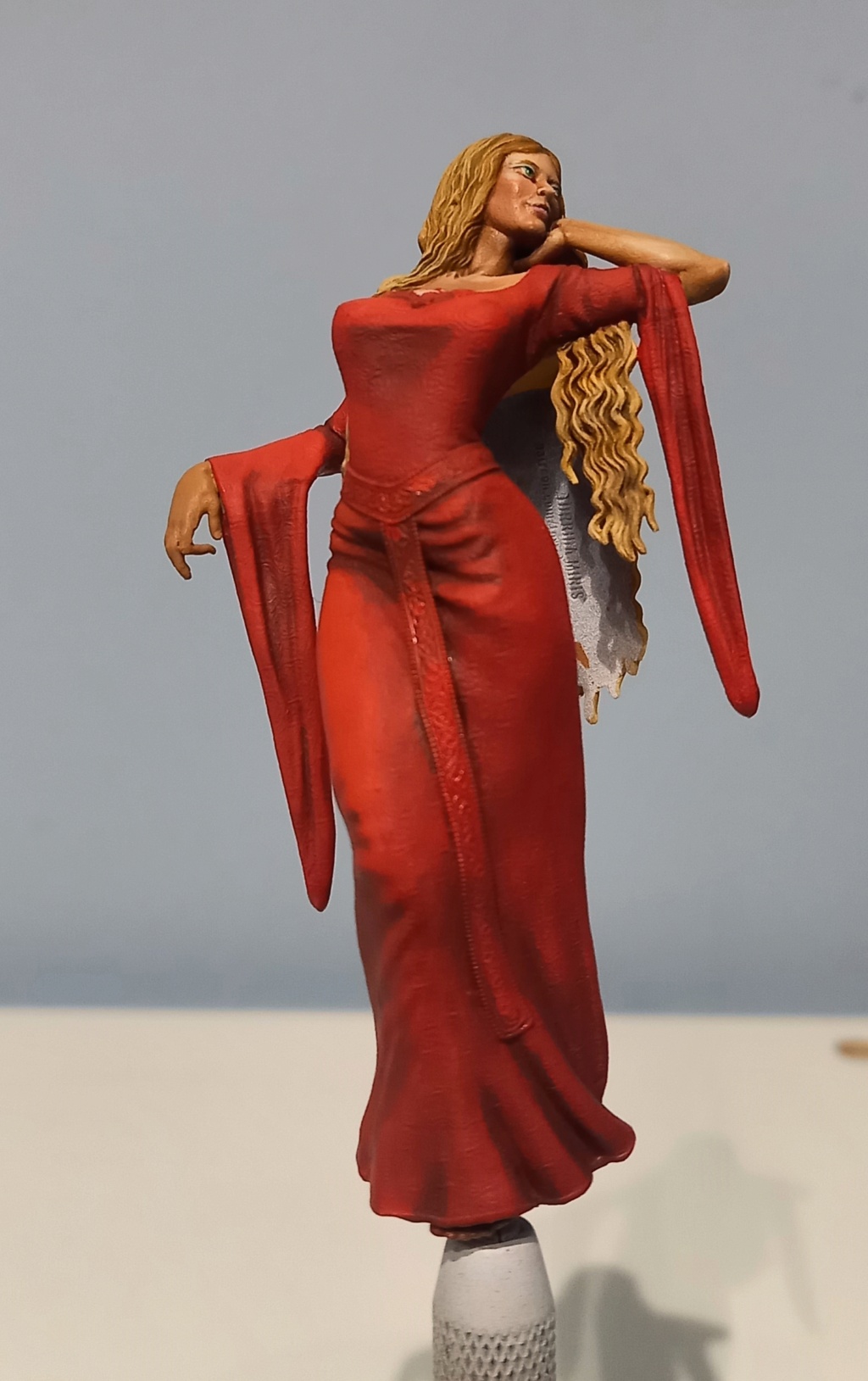La Dame à la rose - Figurine terminée Dr0710