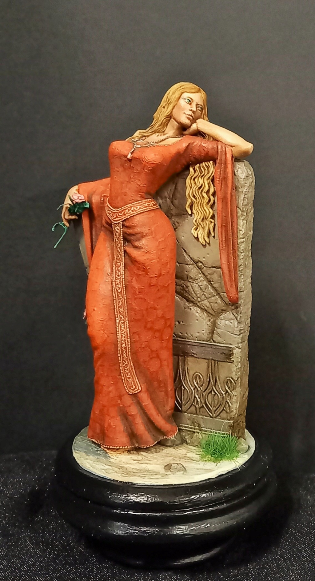 La Dame à la rose - Figurine terminée Dr0810