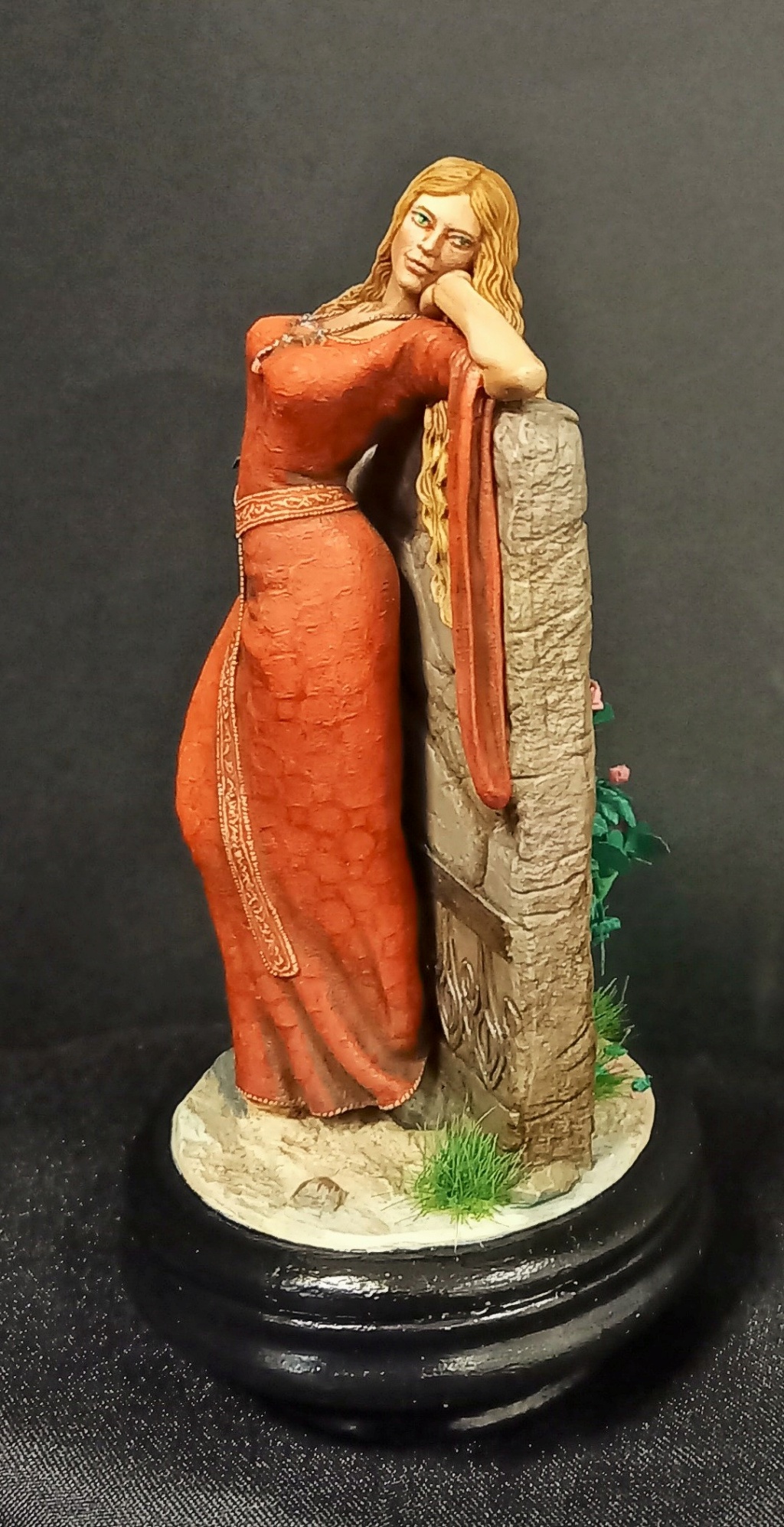 La Dame à la rose - Figurine terminée Dr1210