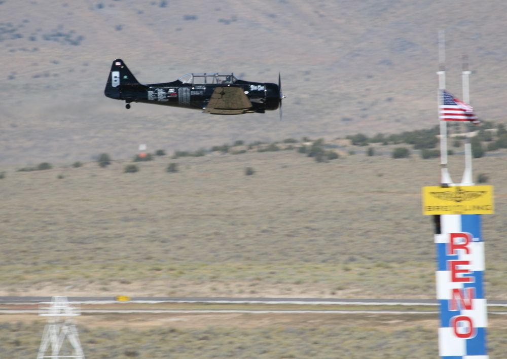 Crash de deux T-6 aux Reno Air Race 37998710