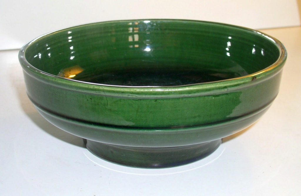 Dark Green Bowl Un marked any ideas on WHERE/WHEN? it was made?? P1010100
