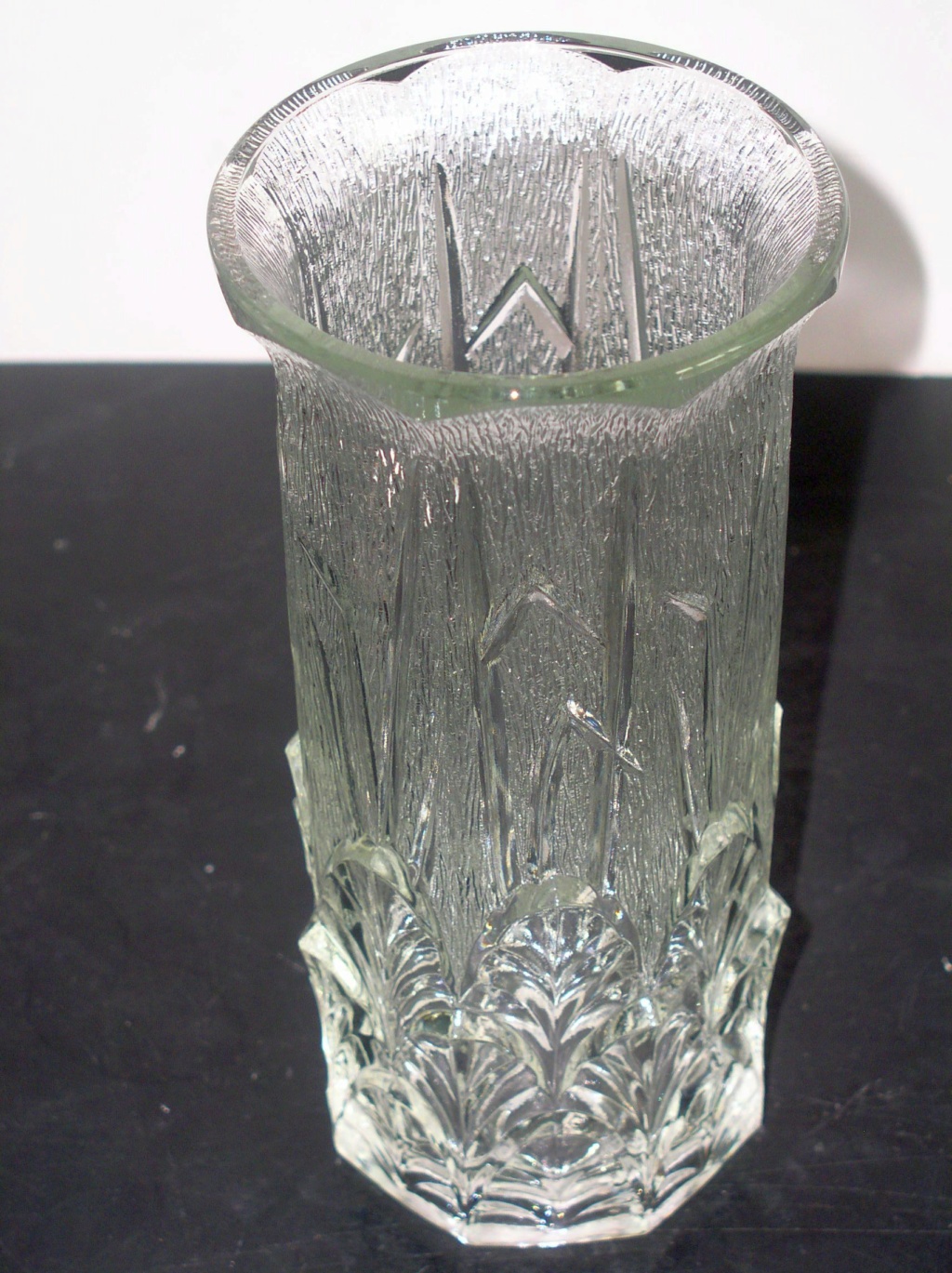Heavy Ice Textured Flora flower vase P1010114