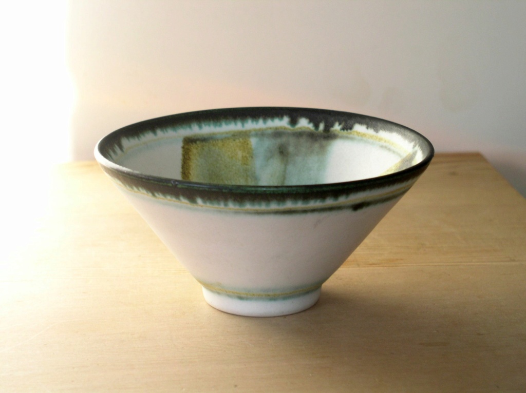 LOVELY FREE FORM BOWL WITH INDISTINCT MARK? - possibly David Hewitt P1010156