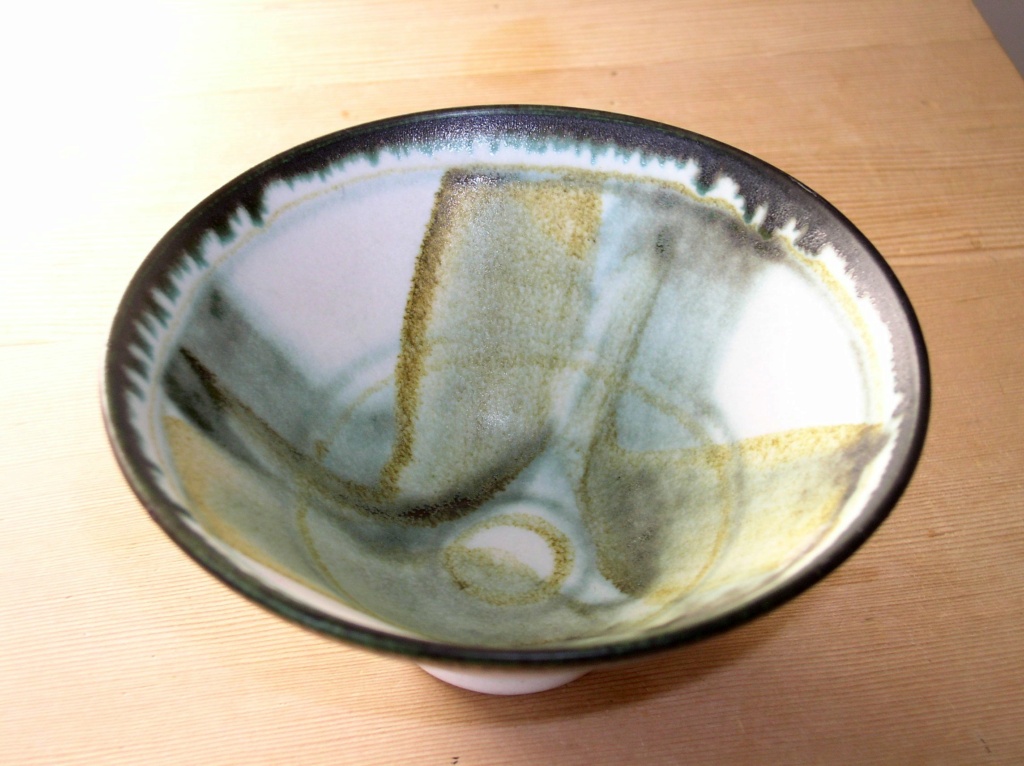 LOVELY FREE FORM BOWL WITH INDISTINCT MARK? - possibly David Hewitt P1010158