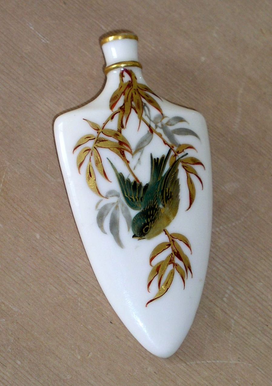 Worcester Porcelain Perfume bottle with bird decoration. P1010170